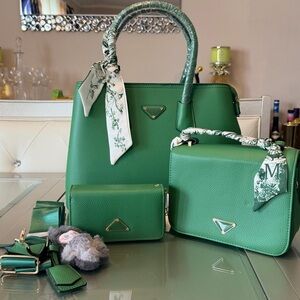Stylish Green Women's Shoulder Bag Set